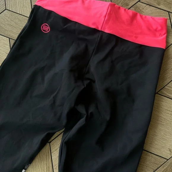 Women's Camouflage Leggings with Pink Accents - Picture 8 of 9